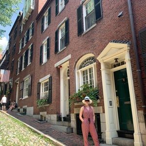 Meet your Posher, Hilary